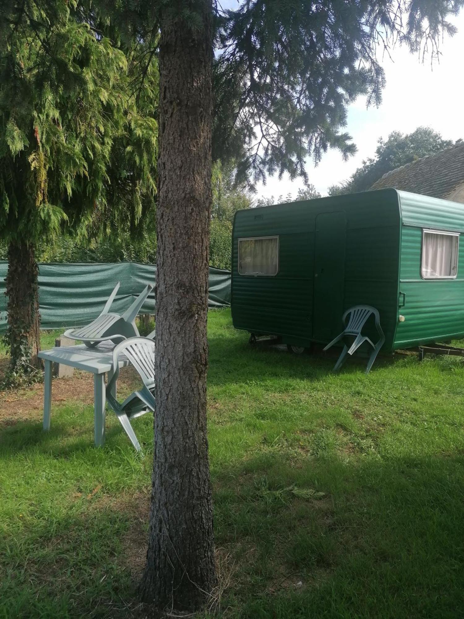 Petite Caravane Deux Places Saint-Corneille Exterior photo